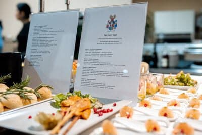 Liebevoll angerichtetes Catering mit dem Menü von Sei mein Gast, mit Liebe zum Detail